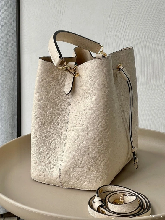 LOUIS VUITTON NÉONOÉ MM 0707